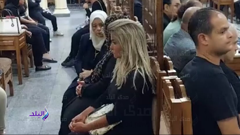 علا غانم في عزاء شقيق عمرو عبد الجليل