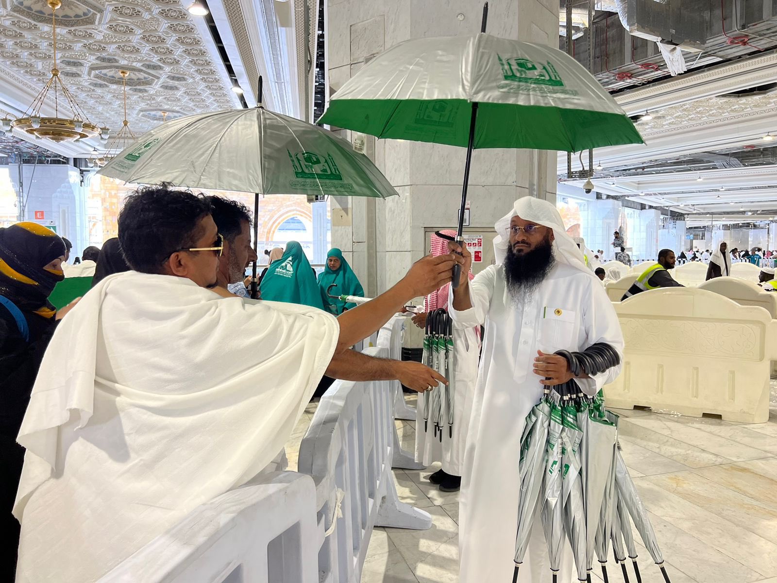 حكم عمرة البدل عن الحي