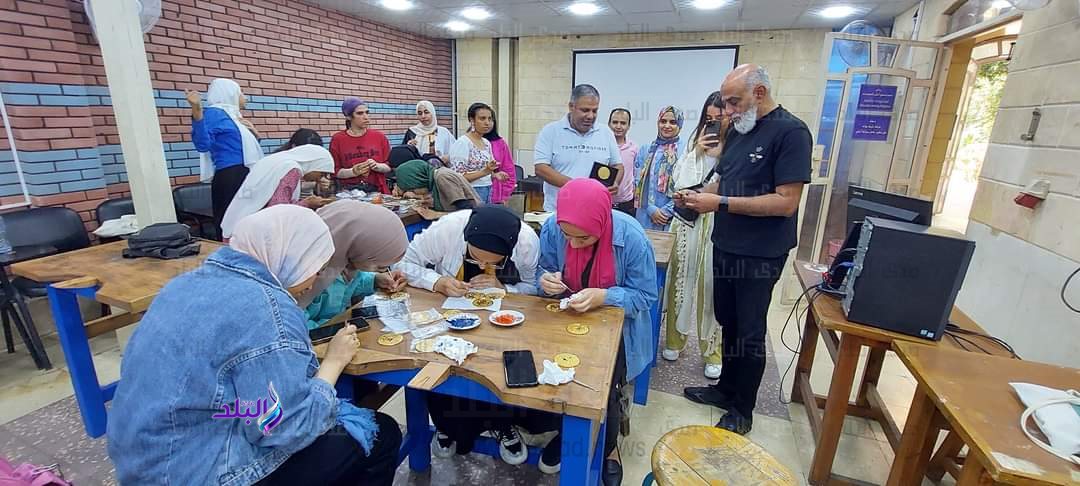 كلية الفنون التطبيقية جامعة حلوان تنفذ ميداليات وهدايا اسبوع شباب الجامعات