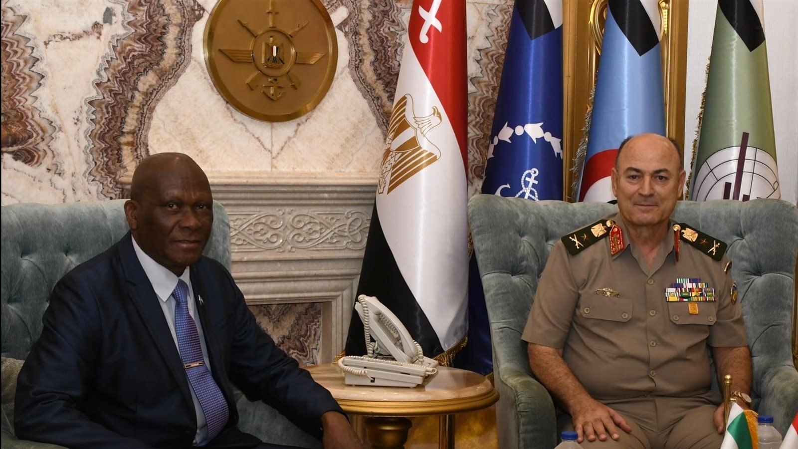 رئيس الأركان يلتقى نائب وزير الدفاع السيراليونى