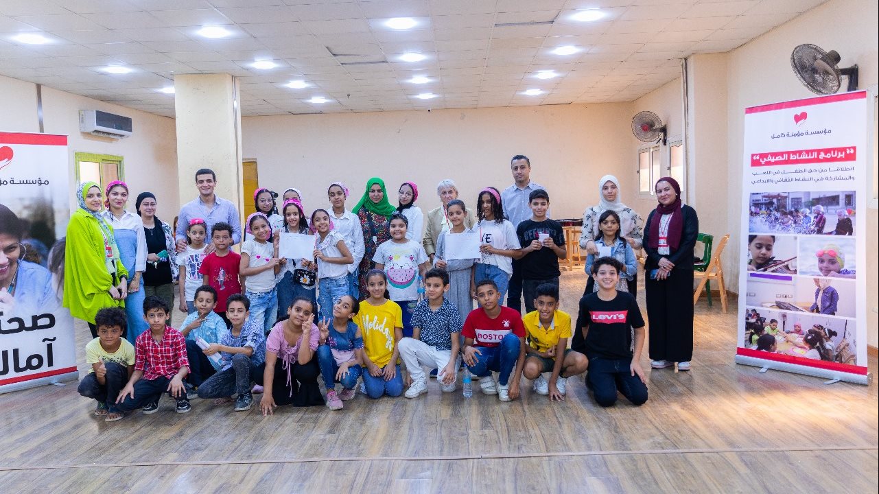 تكريم الأطفال في مؤسسة مؤمنة كامل 