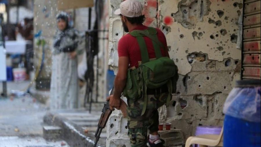عودة الاشتباكات المسلحة بين حركة فتح وتنظيمات متشددة 