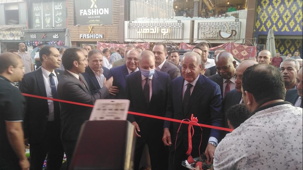 خلال المعرض