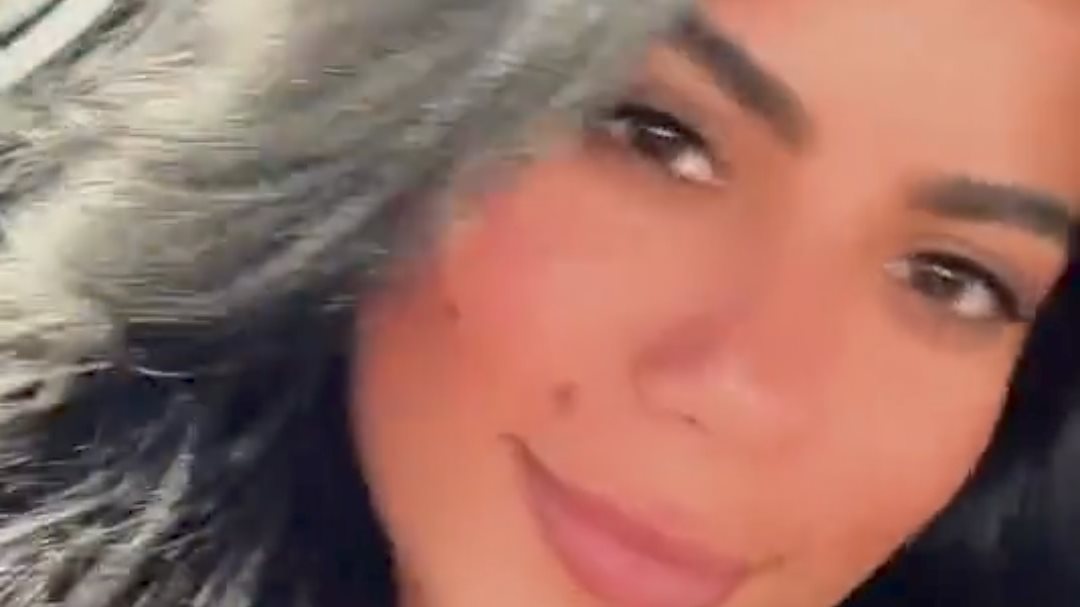 كارولين عزمي