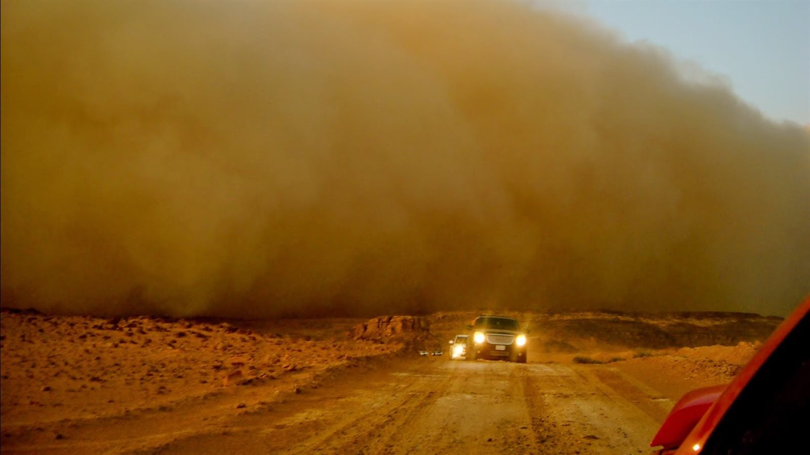 العاصفة الترابية 