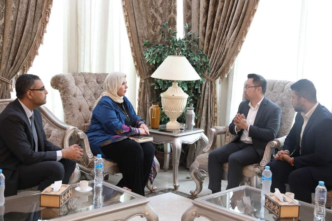 مرصد الأزهر يستعرض جهود مكافحة التطرف أمام قنصل سنغافورة