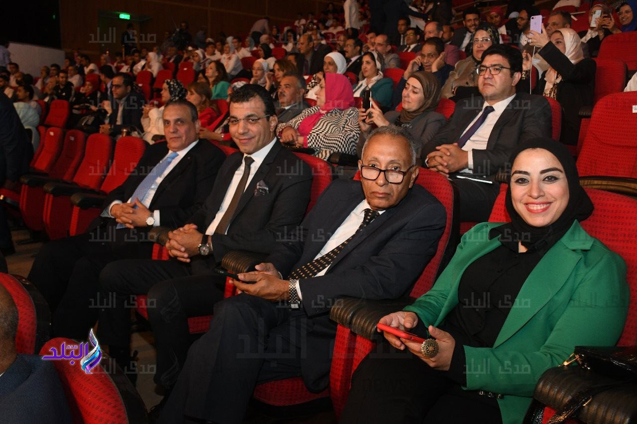 ميداليات ذهبية وبرونزية لطلاب جامعة عين شمس12