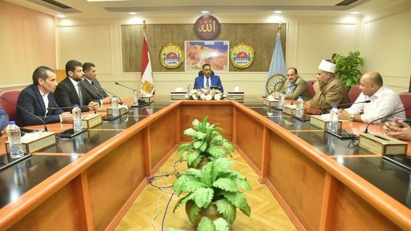 محافظ مطروح خلال الاجتماع 
