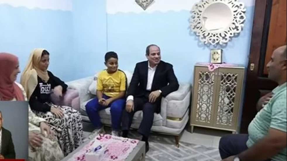 الرئيس السيسي يزور اسرة ببني سويف