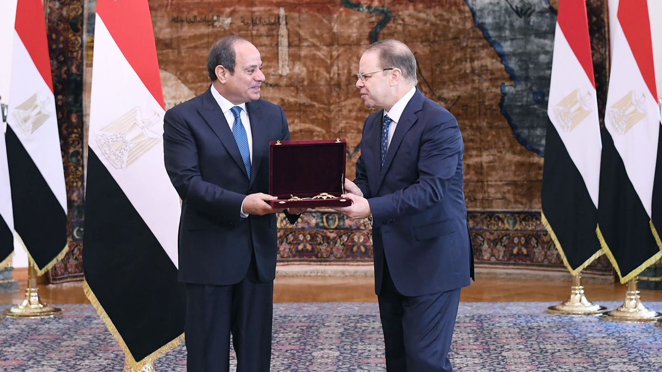 الرئيس السيسي والنائب العام المنتهية ولاتيه 