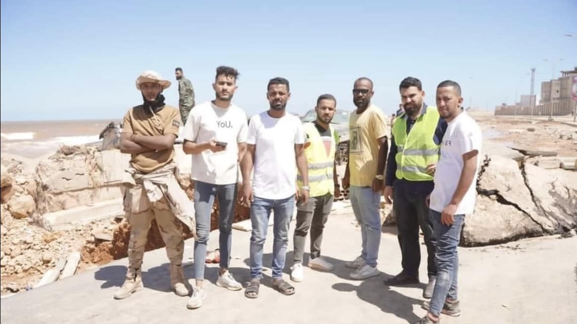شباب متطوعين في درنة الليبية