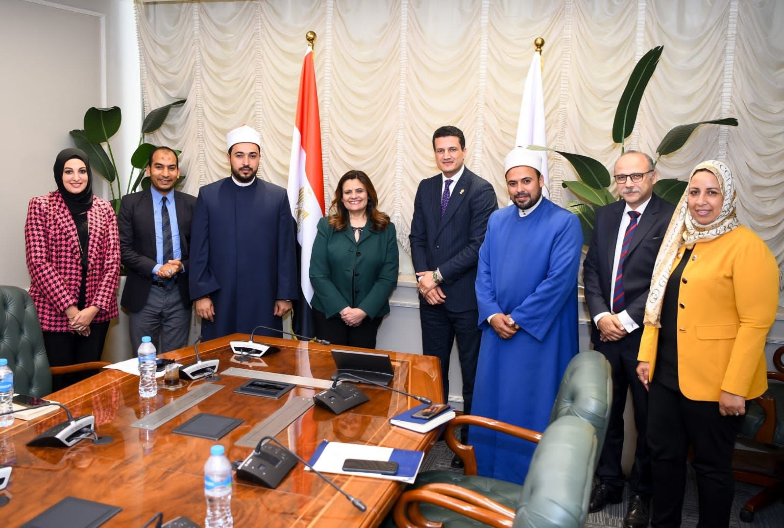 وفد الأزهر العالمي للفتوى يلتقي وزيرة الهجرة