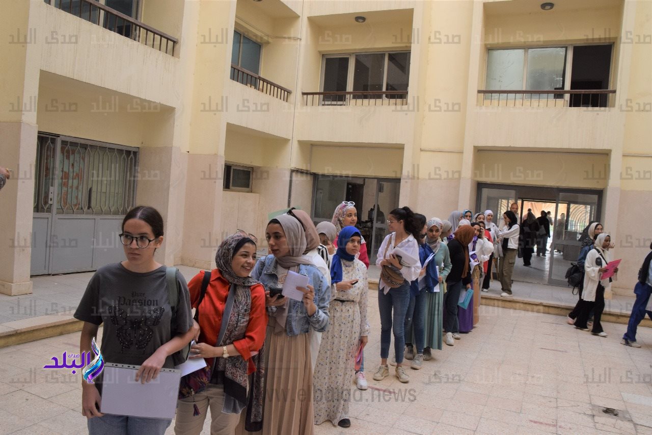 استمرار استقبال الطلاب الجدد الذين تم ترشيحهم للقبول بكليات جامعة حلوان للعام الجامعى الجديد 2023 - 2024