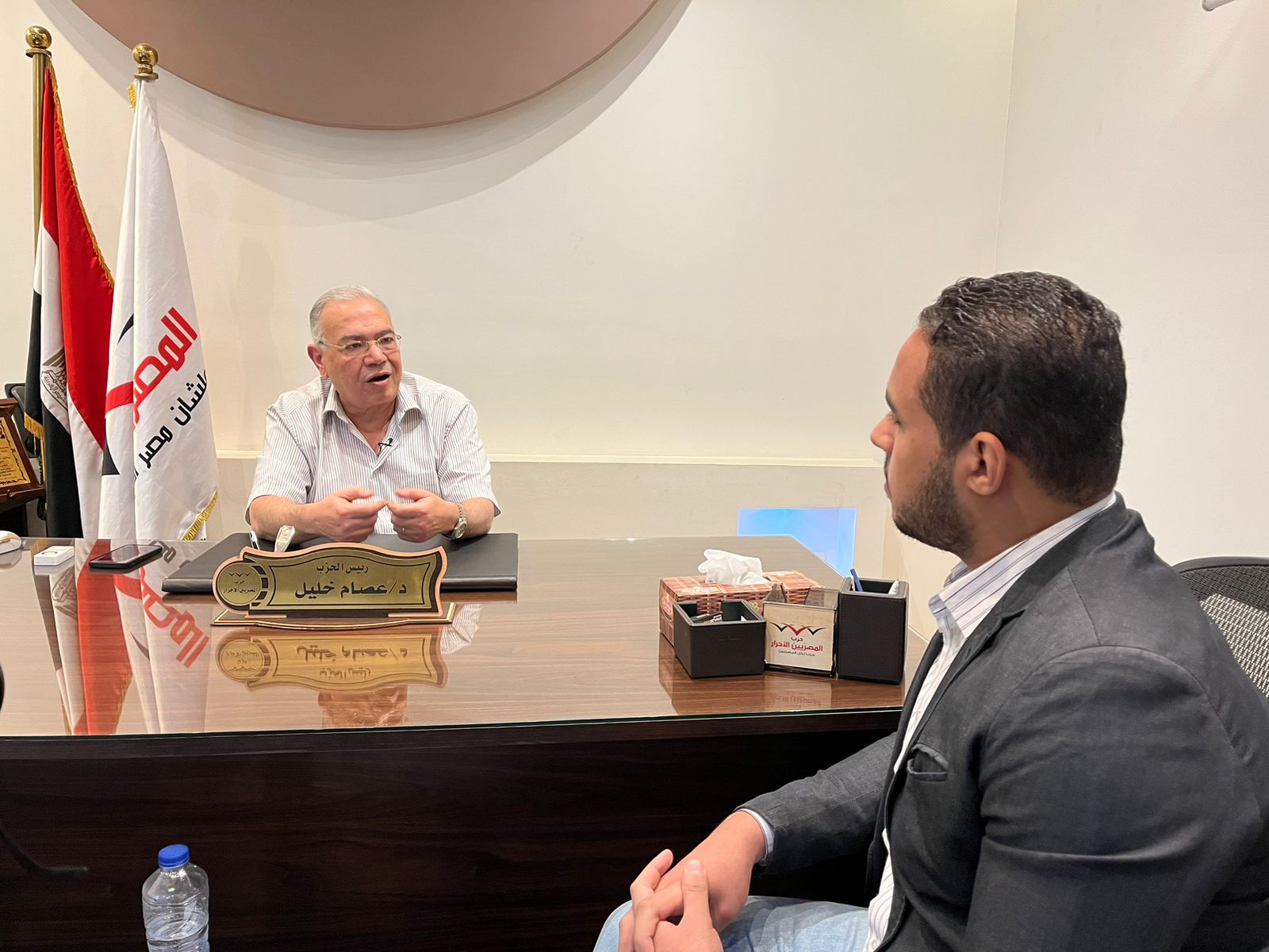 الدكتور عصام خليل مع الزميل حسن رضوان