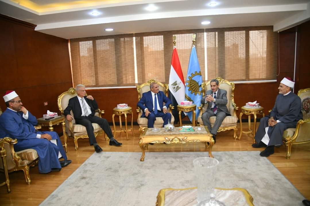 محافظ الغربية يستقبل وفد المنظمة العالمية لخريجي الأزهر