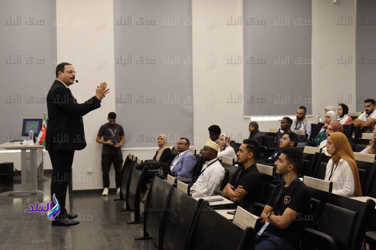 يستكمل معهد إعداد القادة فعاليات البرنامج التدريبى 