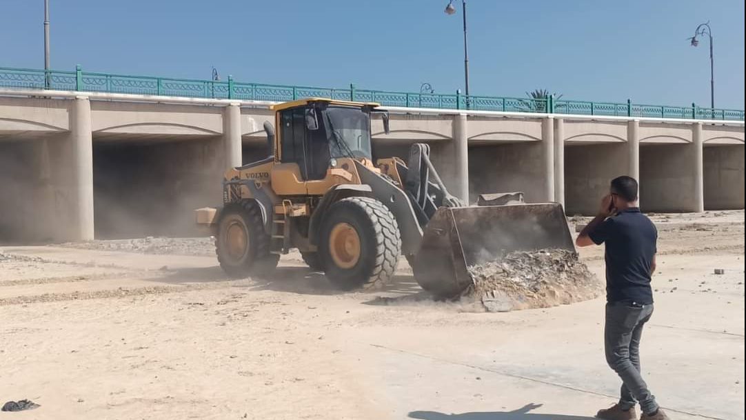 أعمال تطهير مجري وادي العريش