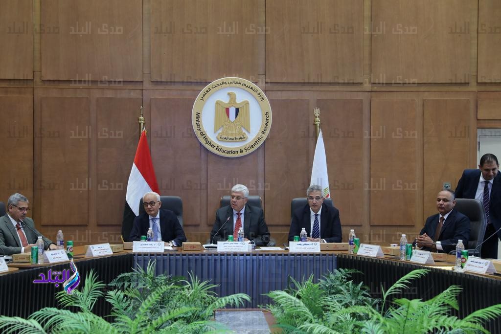 وزير التعليم العالي يرأس الاجتماع الدوري للمجلس الأعلى للجامعات بمقر الوزارة بالعاصمة الإدارية الجديدة