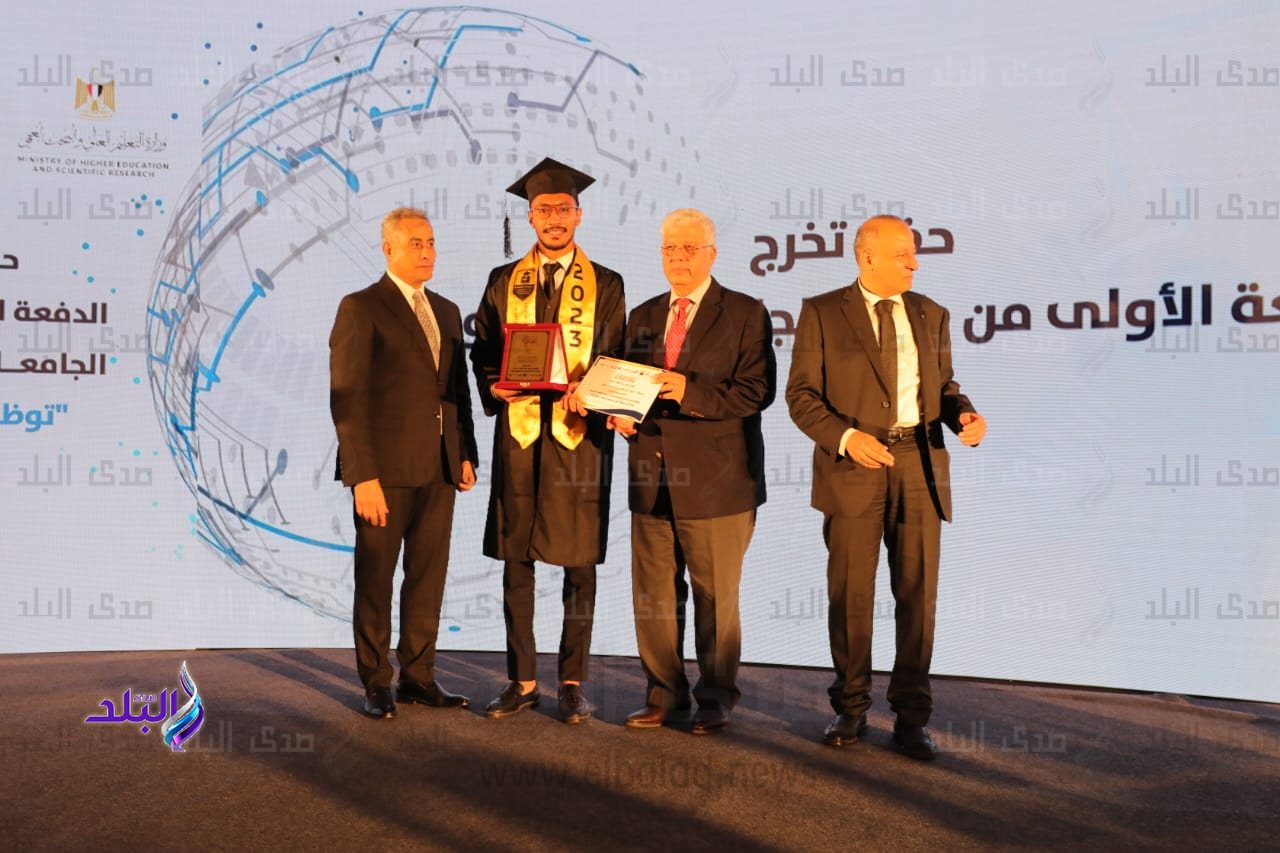 وزيرا التعليم العالي والعمل يشهدان حفل تخرج الدفعة الأولى من طلاب الجامعات التكنولوجية13