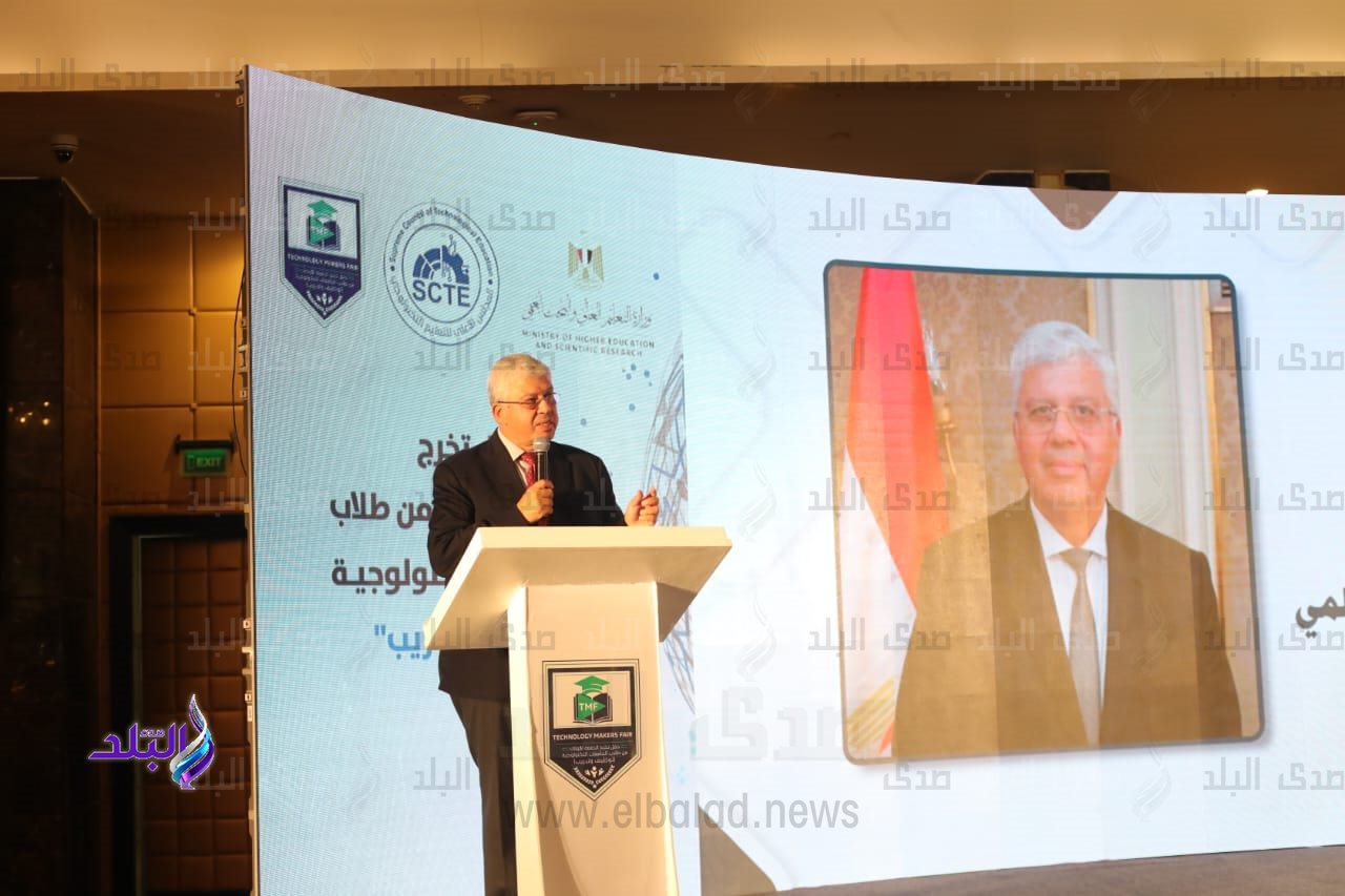 وزيرا التعليم العالي والعمل يشهدان حفل تخرج الدفعة الأولى من طلاب الجامعات التكنولوجية8