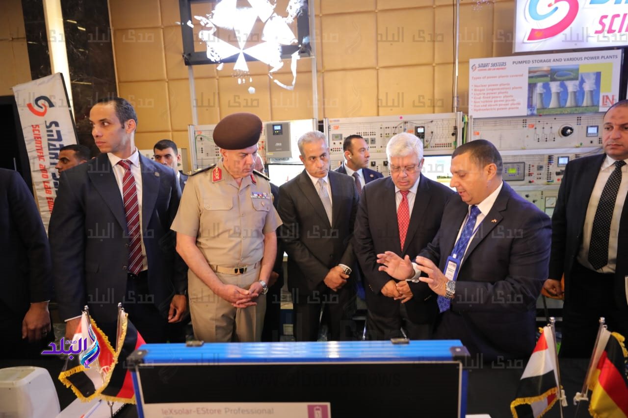 وزيرا التعليم العالي والعمل يشهدان حفل تخرج الدفعة الأولى من طلاب الجامعات التكنولوجية5