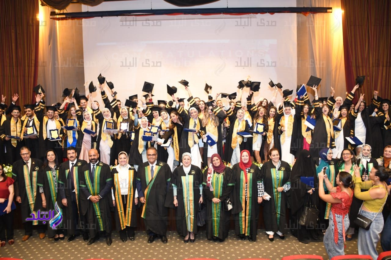 حفل تخرج دفعتين من برنامج الساعات المعتمدة بكلية الصيدلة 5