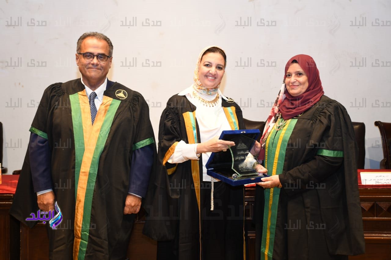 حفل تخرج دفعتين من برنامج الساعات المعتمدة بكلية الصيدلة 4