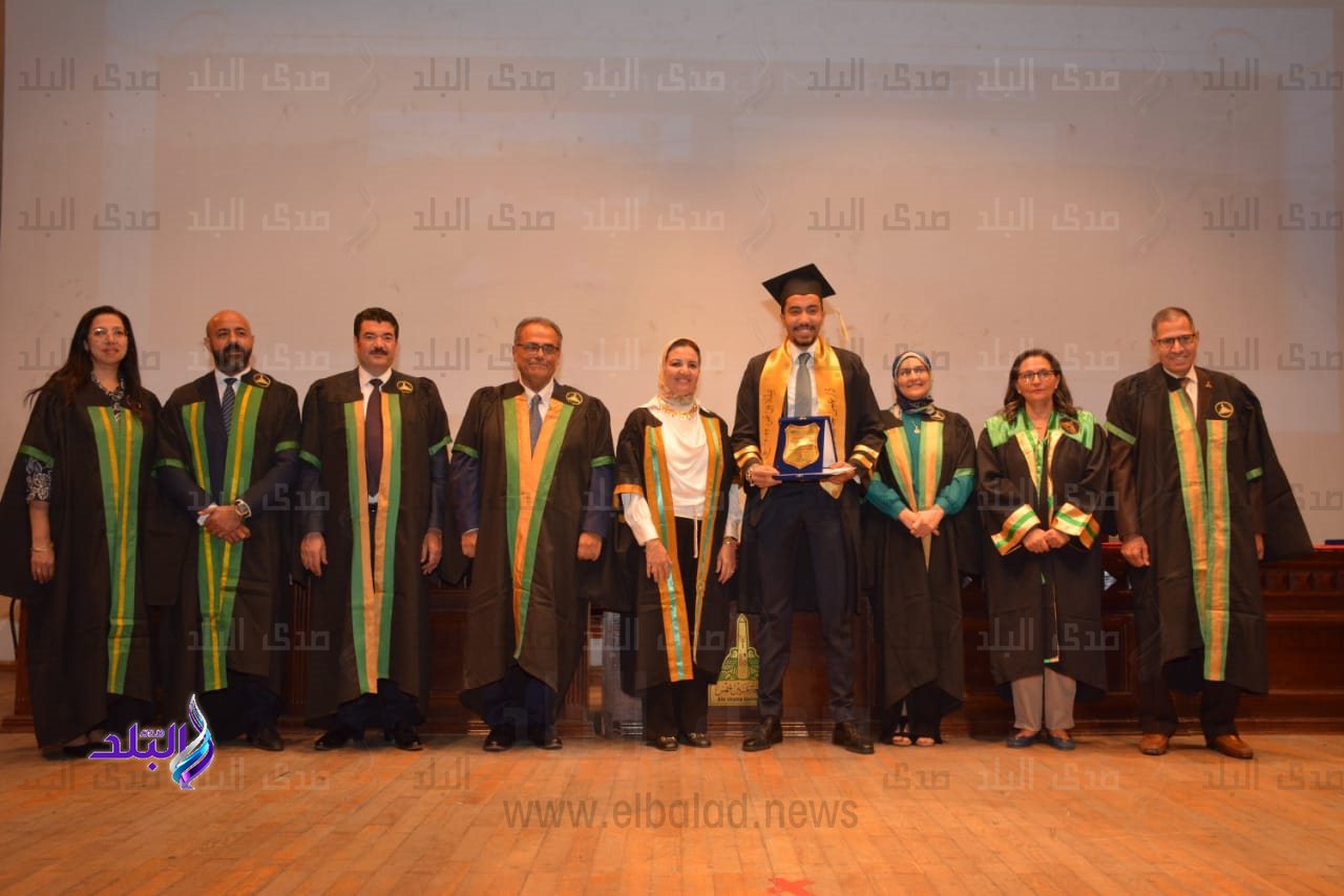 حفل تخرج دفعتين من برنامج الساعات المعتمدة بكلية الصيدلة