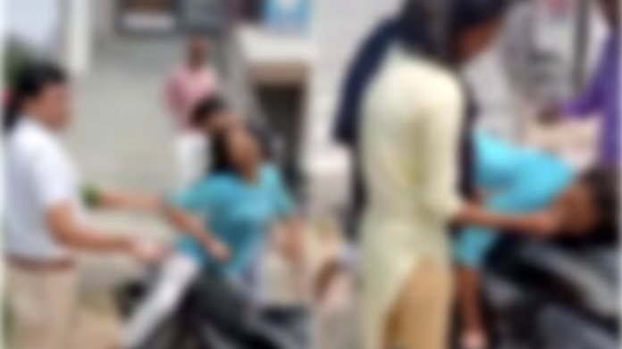 رموها في الشارع.. مستشفى هندي تحاول إخفاء جريمة طبية بالتخلص