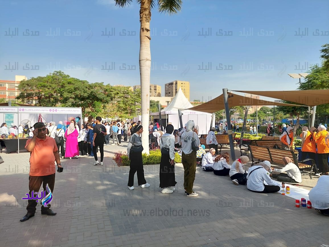 مظاهر الاحتفالات بجامعة عين شمس خلال اول يوم دراسة بالعام الجديد3