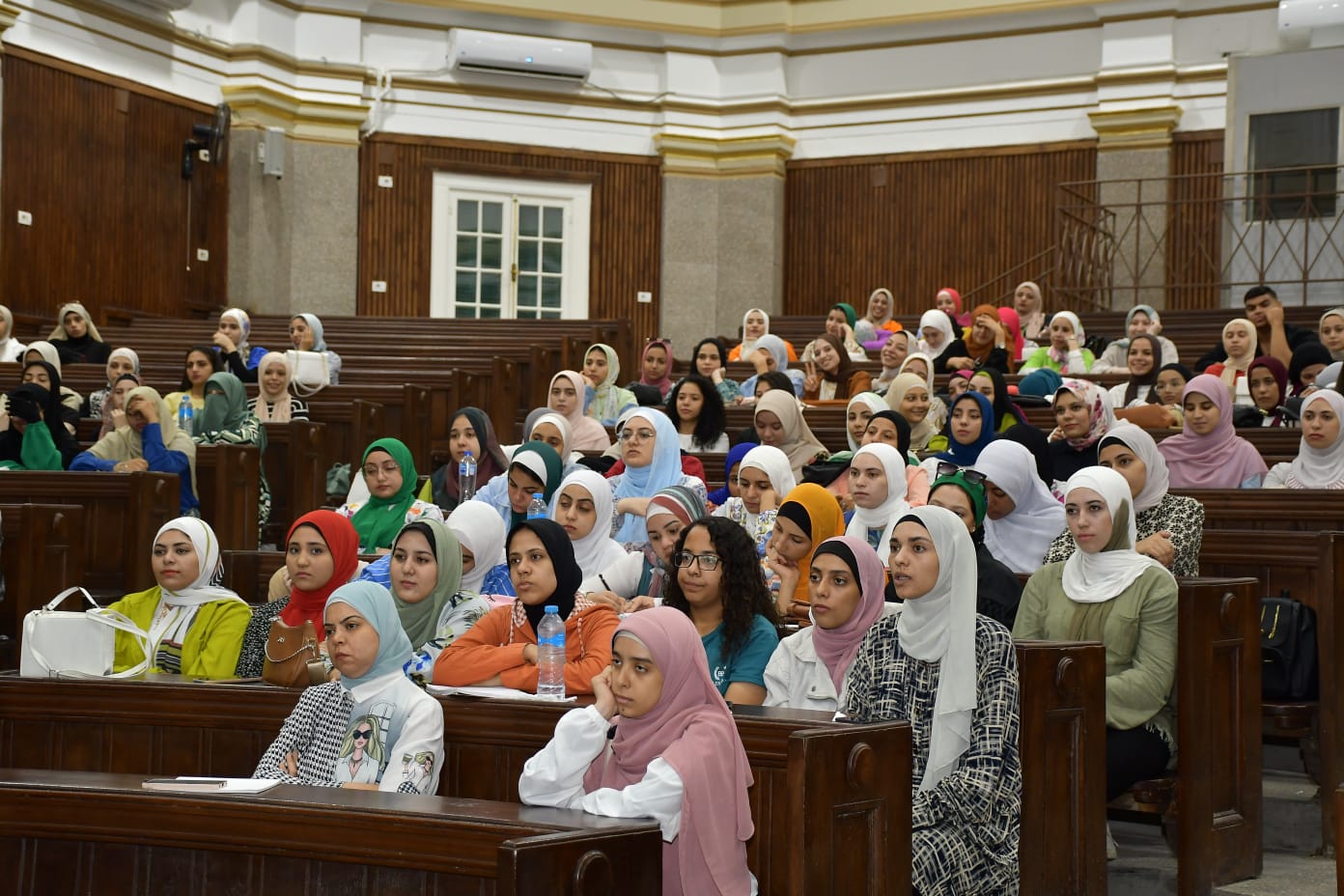 جامعة القاهرة تبدأ فاعليات استقبال الطلاب باليوم الأول من العام الدراسى الجديد
