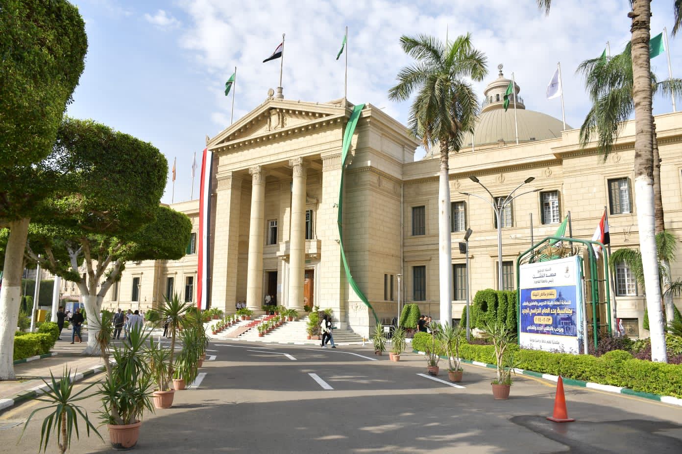 جامعة القاهرة تبدأ فاعليات استقبال الطلاب باليوم الأول من العام الدراسى الجديد