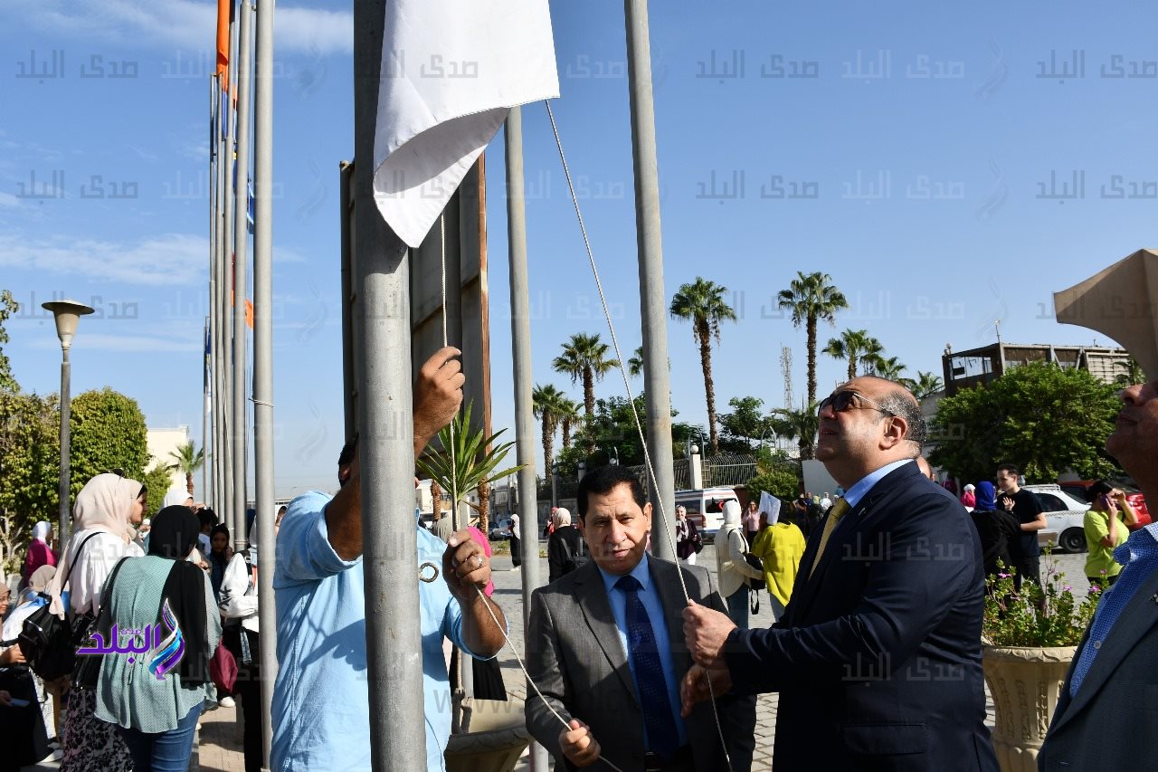 مراسم رفع العلم في أول أيام العام الجامعي بجامعة حلوان3