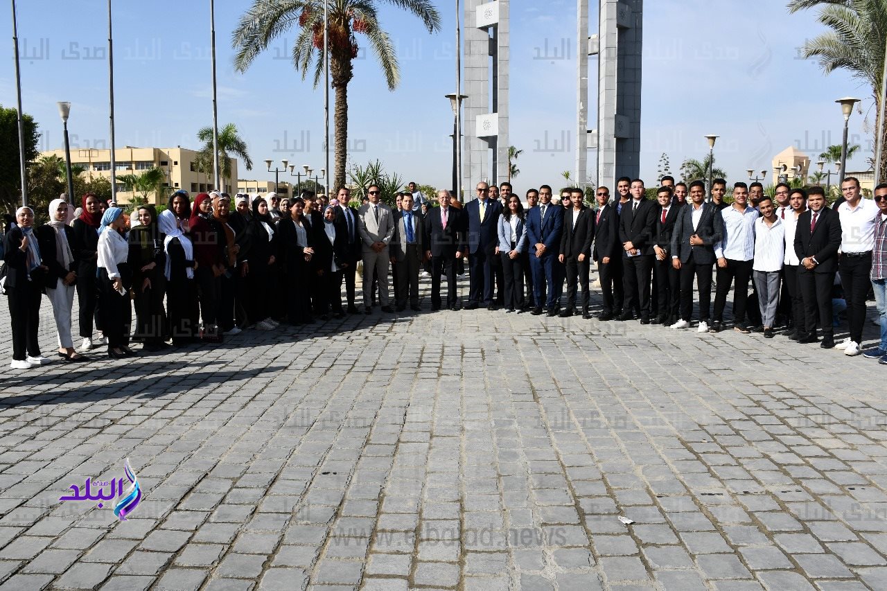 مراسم رفع العلم في أول أيام العام الجامعي بجامعة حلوان