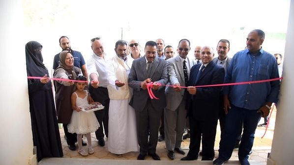 محافظ مطروح خلال افتتاح المدرستين 