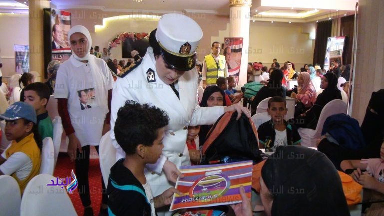 توزيع الحقائب المدرسية