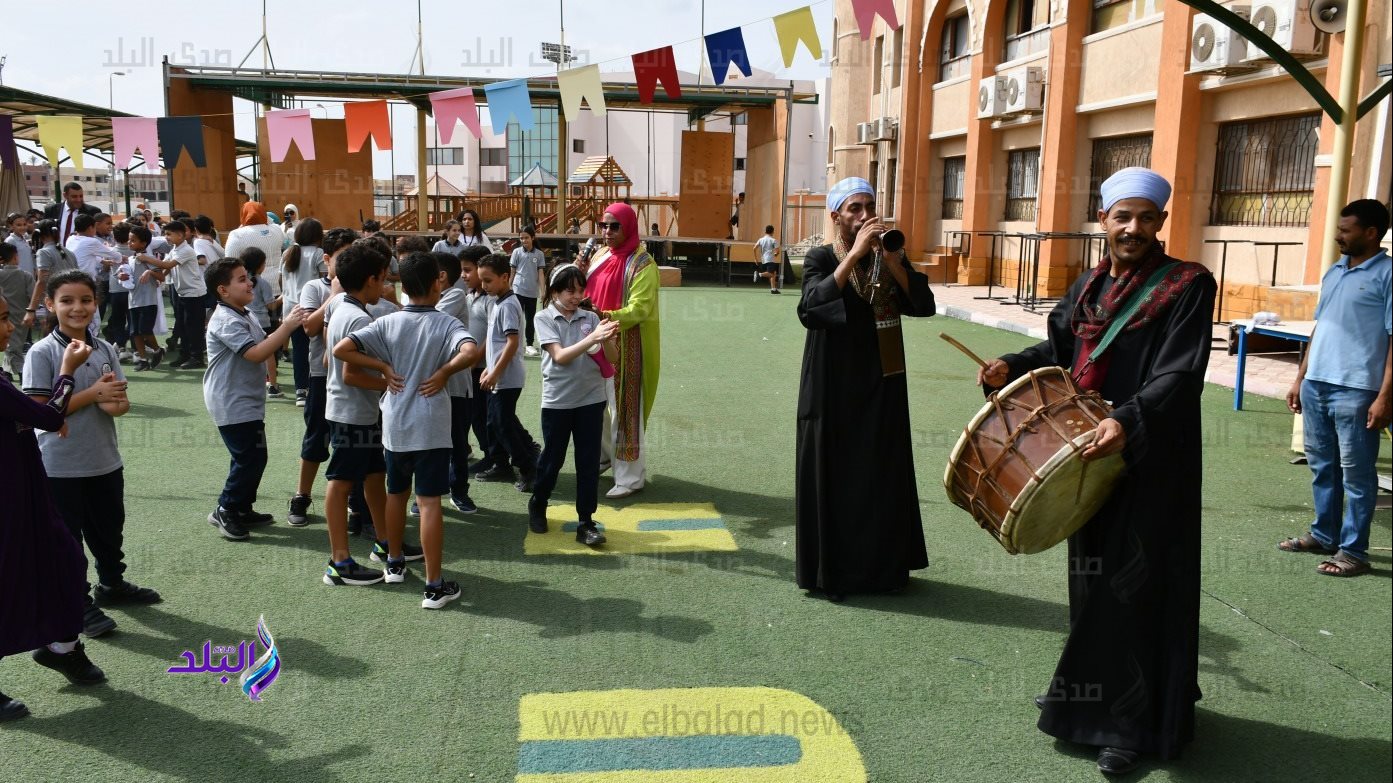 "طبلة ومزمار وتنورة" في المدرسة الرسمية الدولية بالعبور 