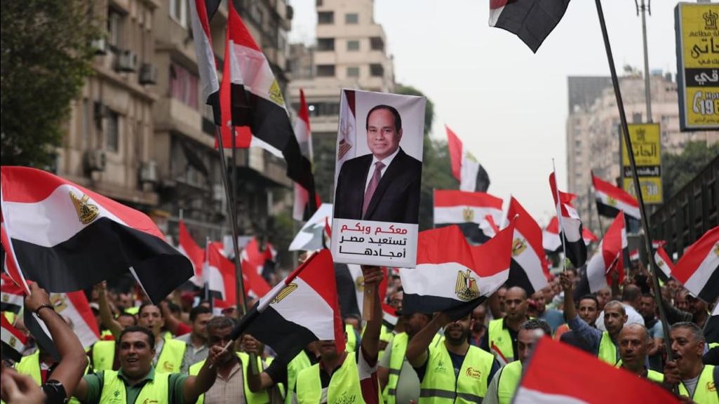 مسيرة لدعم الرئيس في شوارع الدقي 