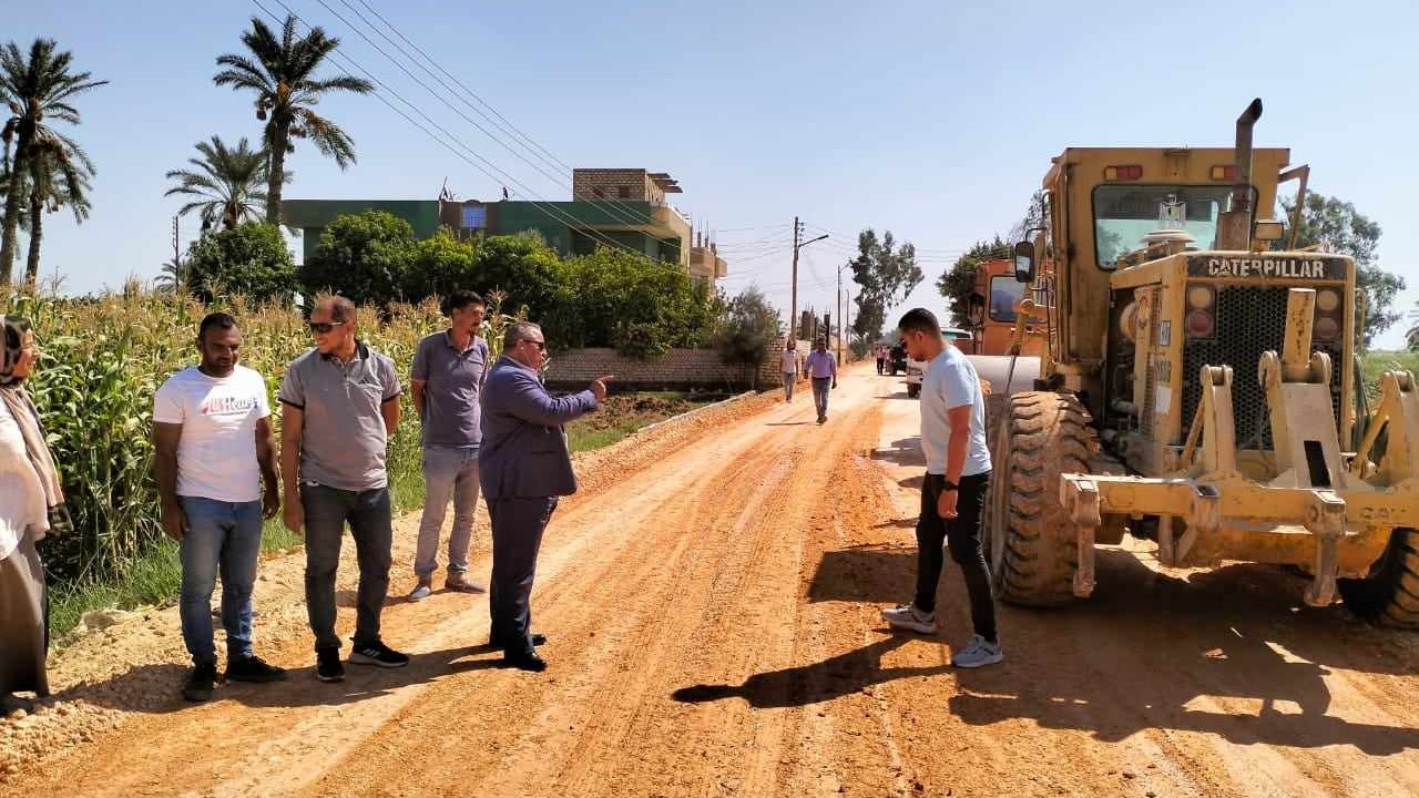 رصف طريق برطباط بمغاغة 