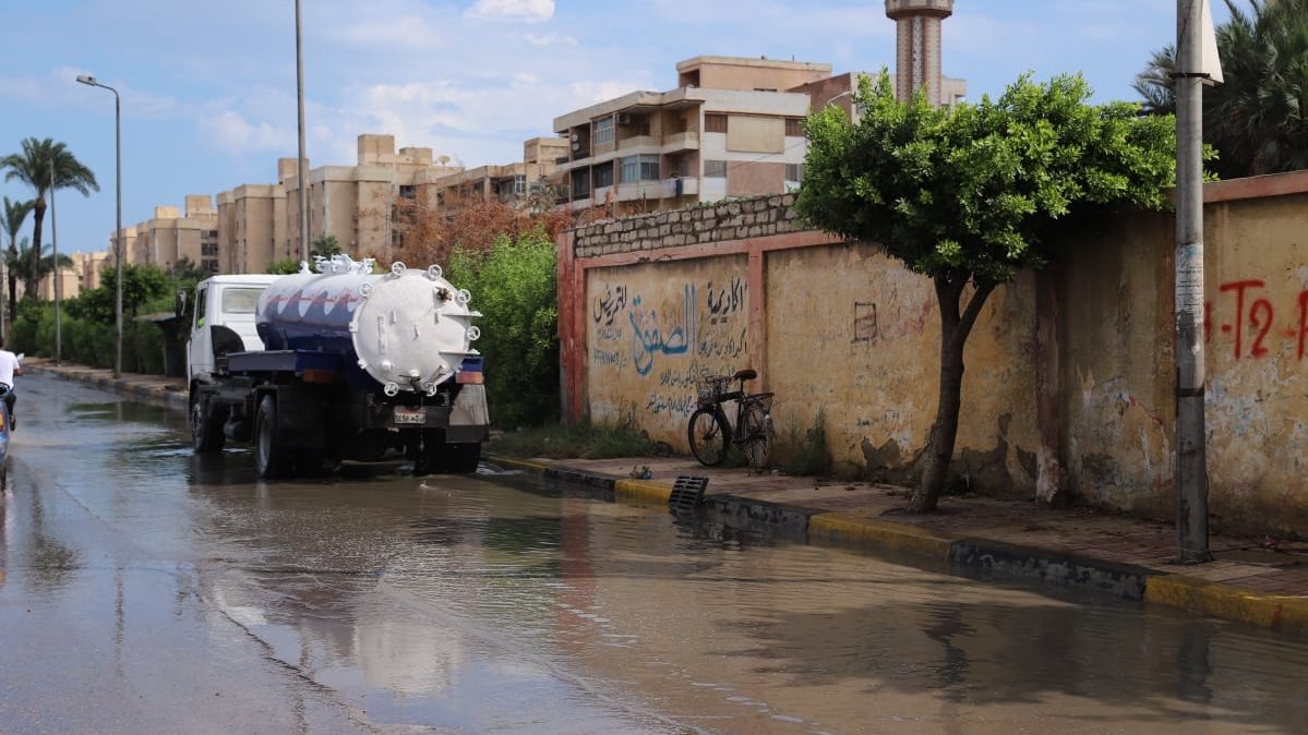 نزح مياه الأمطار من شوارع الإسكندرية