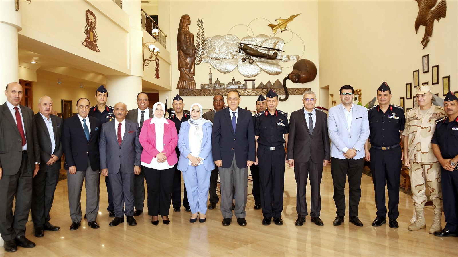 الكلية الجوية تستقبل وفدا للتهنئة بالذكرى الخمسين لحرب أكتوب