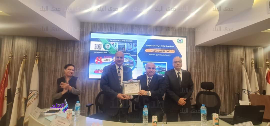 رئيس هيئة الرقابة على الصادرات والواردات المصرية يحاضر بكلية الحقوق جامعة عين شمس