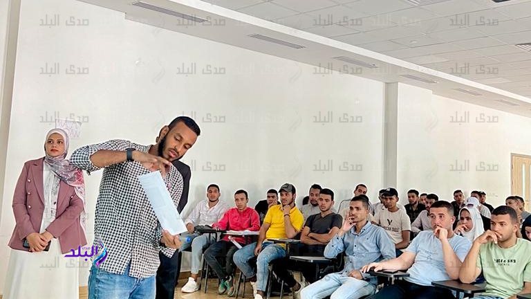 طلاب تكنولوجيا الصناعات الخشبية بجامعة طيبة التكنولوجية