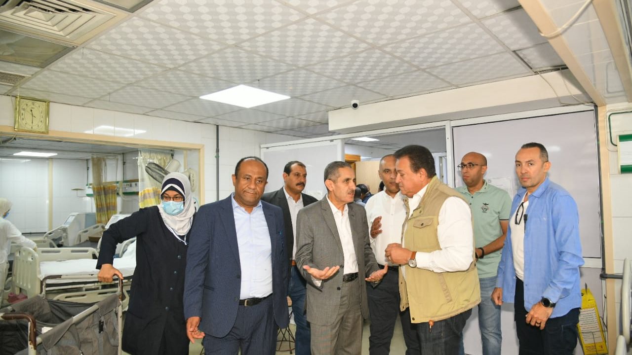 محافظ الغربية ووزير الصحة 