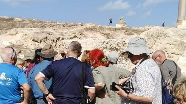 وفود سياحية في منطقة عمود السواري