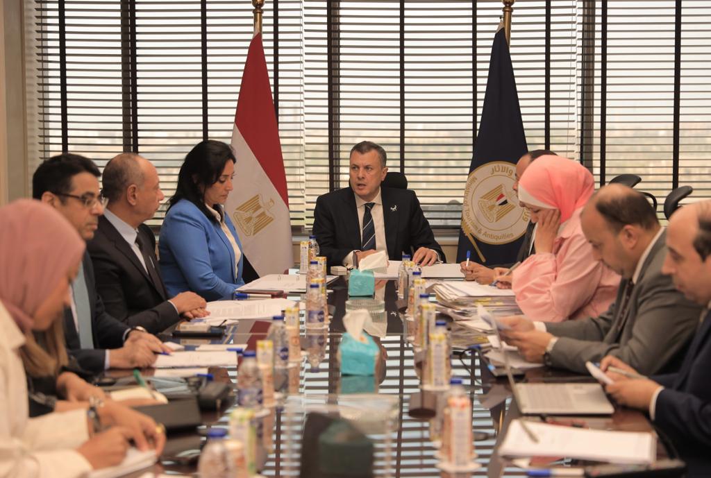 وزير السياحة والآثار 
