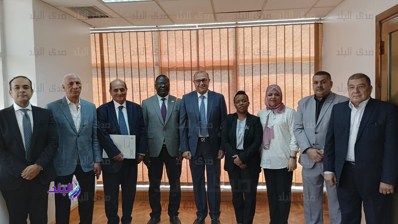 رئيس غرفة بورسعيد التجارية يناقش فرص الاستثمار المتاحة مع وف