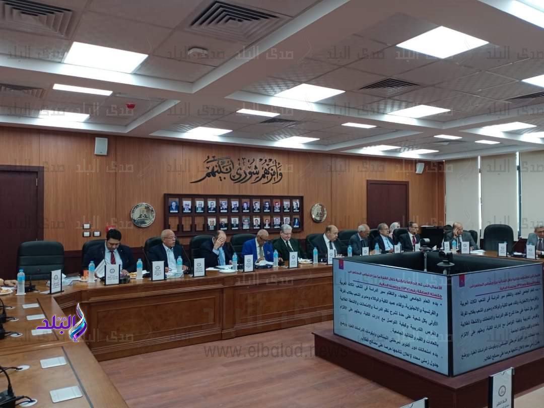 مجلس كلية الحقوق يعقد اجتماعه الدورى3