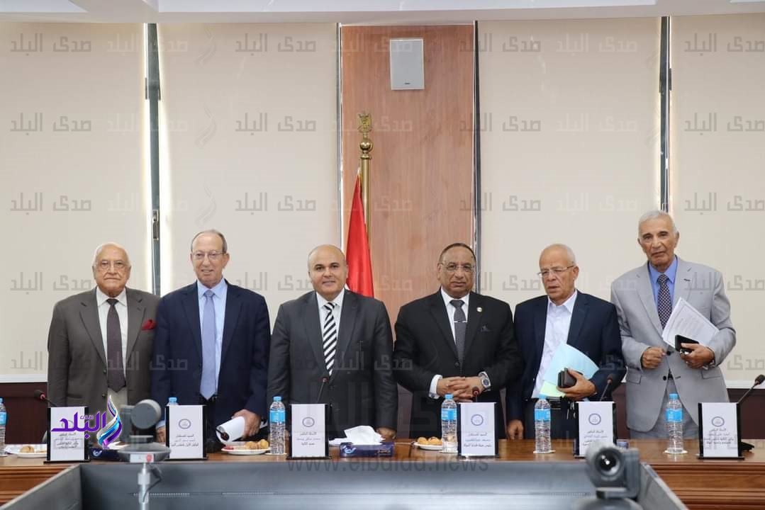 مجلس كلية الحقوق يعقد اجتماعه الدورى