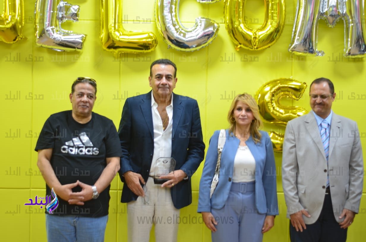 عميدة آداب عين شمس تكرم الإعلامي أسامة منير والمطرب أحمد حمادة و صانع المحتوى أحمد إبراهيم1